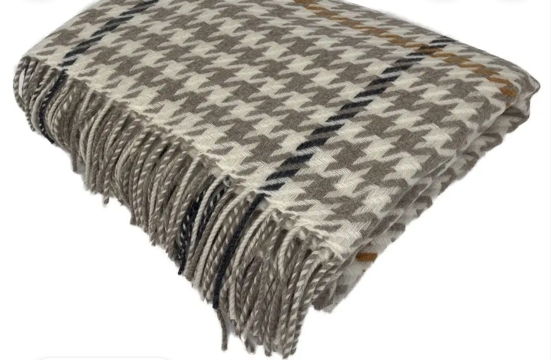Carroglen Houndstooth Throw, Grey