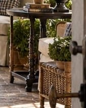 Black Round Pedestal Side Table